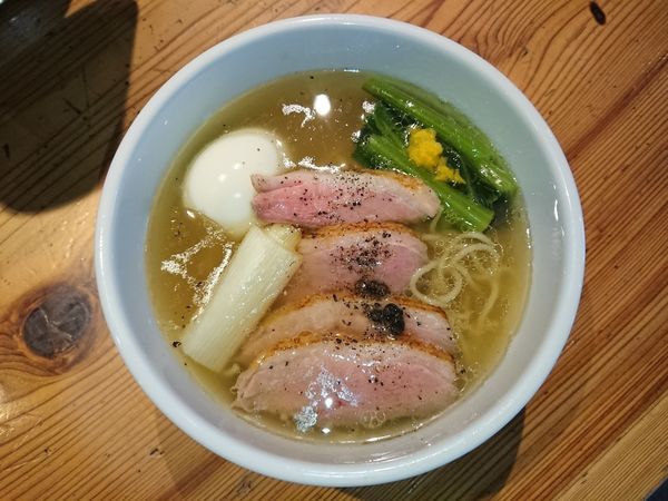 「合鴨の中華そば 塩 1200円＋奥久慈卵味玉 150円」@麺処 図鑑の写真