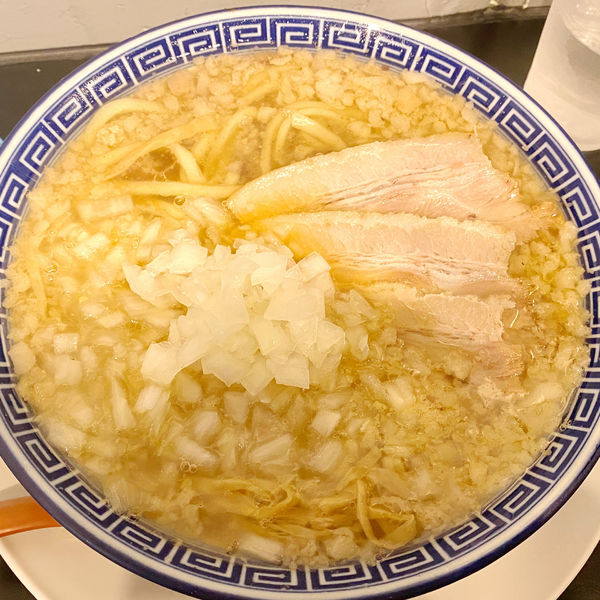 「背脂中華玉ねぎ🧅🍜🥢」@新潟発祥 なおじ 西新宿店の写真