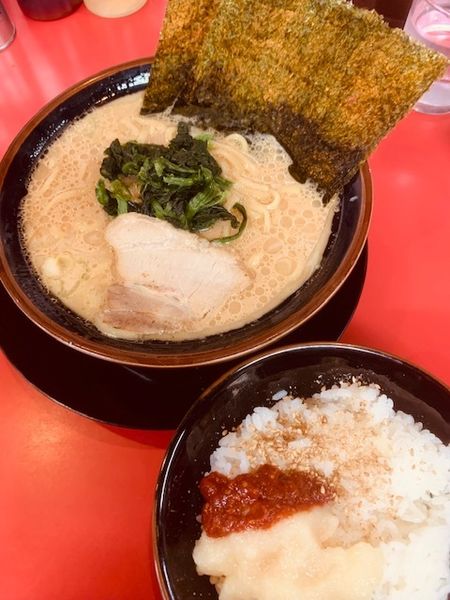 「豚骨醤油ラーメン 750円 サービスライス付き」@丸子家の写真