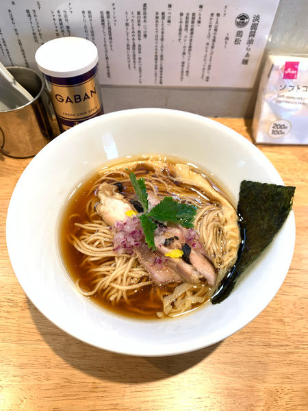 「醤油らぁ麺」@淡麗醤油らぁ麺 鶏松の写真