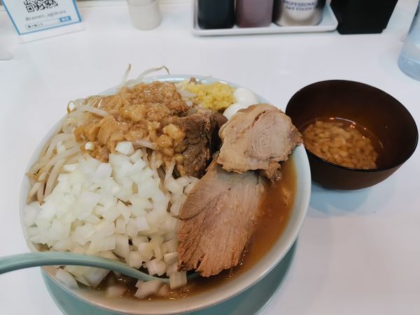 「ラーメン豚2枚・うずら2個」@麺屋 顎で喰らえの写真