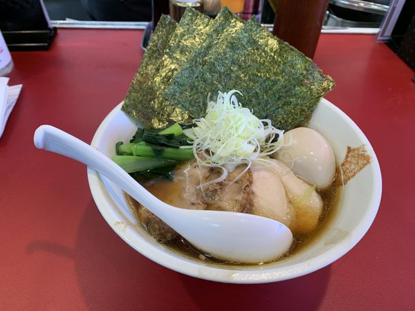「淡麗鶏そば醤油+特製トッピング(780円+300円)」@じゃっこいの写真