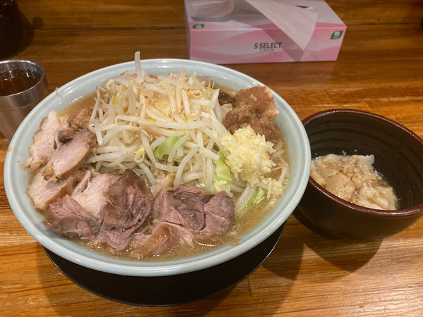 「チャーシュー麺Ｗ中盛(ニンニク、アブラ別皿)」@ラーメン盛太郎の写真