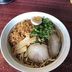 油そば　700円、オニオンチップ50円