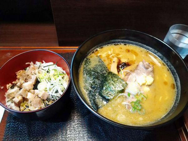 「特製味噌ラーメン＆ミニチャーシュー丼セット（９５０円）」@麺の城 記念橋店の写真