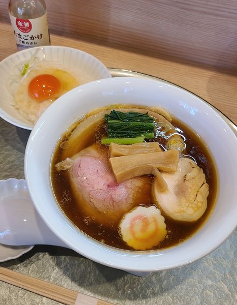 「深緑黒出汁(肩ロース・バラ)+トップランTKG」@中華そば 深緑の写真