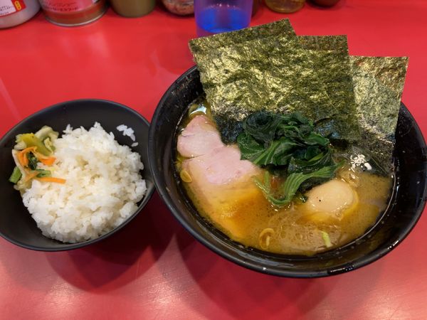 「ラーメン並　味玉　ライス」@家系総本山 ラーメン吉村家の写真