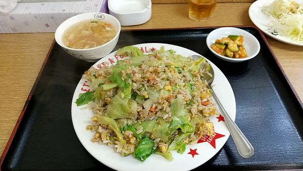 「レタスチャーハン（７５０円）」@中華料理 鮫龍 居酒屋の写真