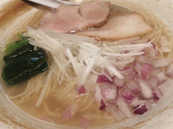 「塩らぁ麺¥880」@貝出汁らぁ麺 みぎわの写真