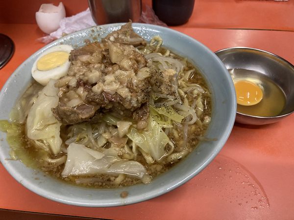 「富士丸ラーメン（麺少なめサービス生たまご）」@ラーメン富士丸 神谷本店の写真