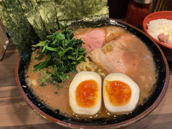 「ラーメン大盛り　小ライス」@神田ラーメン わいず 神田本店の写真