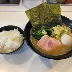 豚骨ラーメン　味玉　ライス