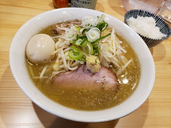 「味噌らーめん　煮玉子　もやし　ごはん(小)」@三ん寅の写真