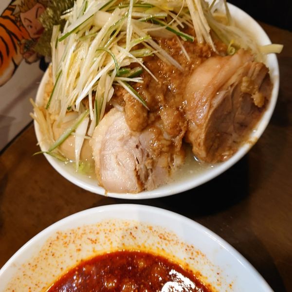 「辛い小つけ麺（熱盛）海苔+生姜+葱」@麺屋 歩夢の写真
