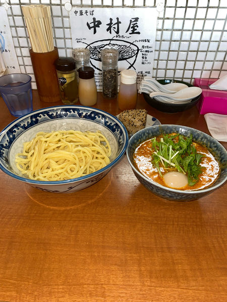 「海老辛つけ麺大盛り味玉(¥1,050円)サービスおにぎり」@中華そば 中村屋の写真