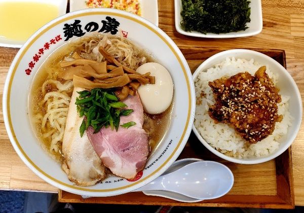 「しお中華そば」@自家製中華そば 麺の虜の写真