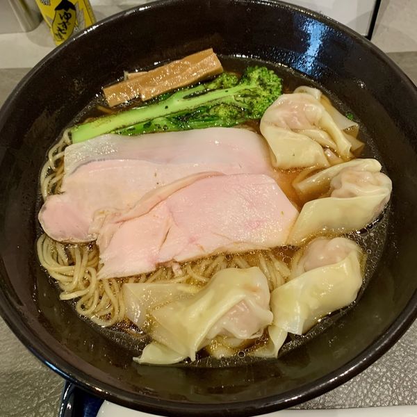 地鶏醤油らぁ麺+ワンタン+【限定】魚介赤湯ラーメン