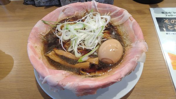 「自由¥946+味玉 替玉無料」@ラーメン大戦争 神田店の写真