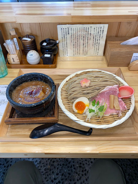 「辛つけ麺400g(¥1,080円)､追いつけ汁(¥150円)」@これだ‼製麺の写真
