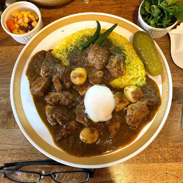 「ポーク(大盛・ライス半分)大辛 フルトッピング」@カレーの店 マボロシの写真