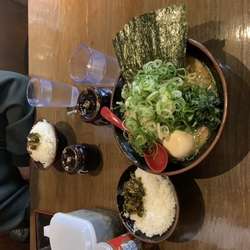 思道ラーメン（中）硬め濃いめ多め　ライス