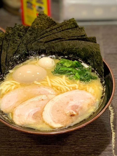 「MAXラーメン並盛」@横浜家系ラーメン 壱角家 新宿中央東口店の写真