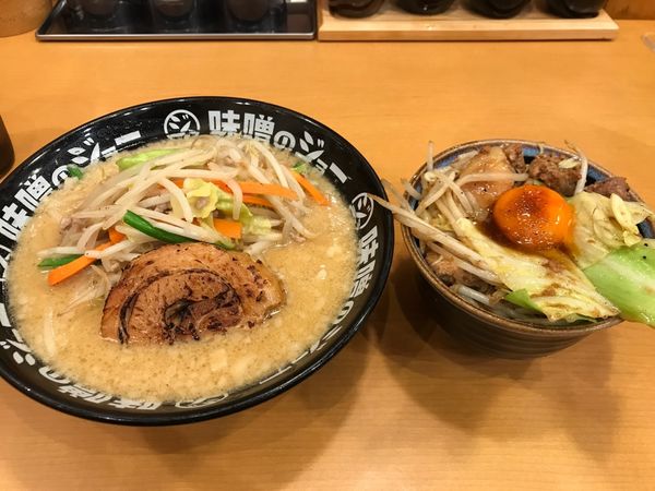 「味噌ラーメン＋クロスカウンター丼」@味噌のジョーの写真