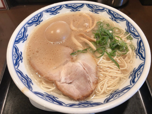 「らぁめん　味つけ玉子」@博多麺房 赤のれん 西麻布本店の写真