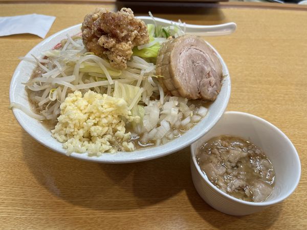「ラーメン(ニンニク、アブラ、唐揚げ)」@らーめん藤ろうの写真