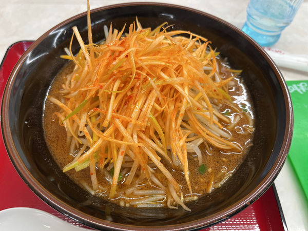 「大盛たいわんラーメン　辛みネギ　麺硬」@くるまやラーメン 青井店の写真