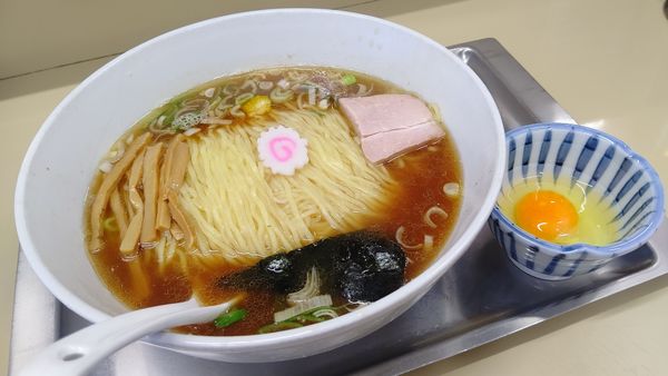 「中華そば並(1.５玉)750円＋たまご(生）50円」@中華そば 大咲の写真