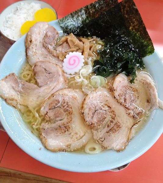 「炙りトロチャーシューメン+半ライス」@ラーメンショップ 鷲宮店の写真