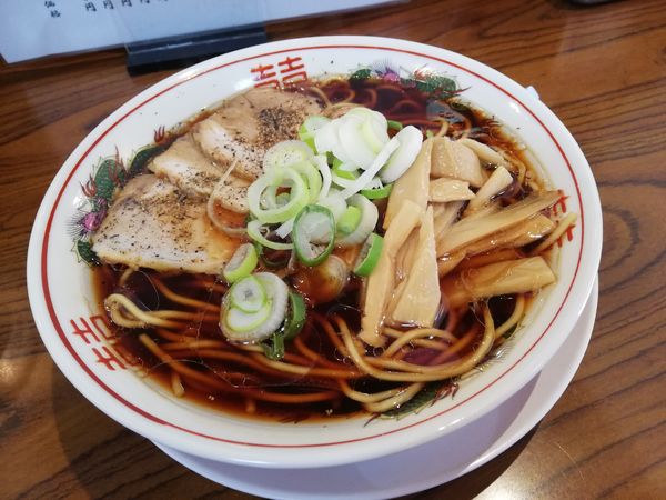 「醤油ラーメン」@黒い中華そば 伊とうの写真