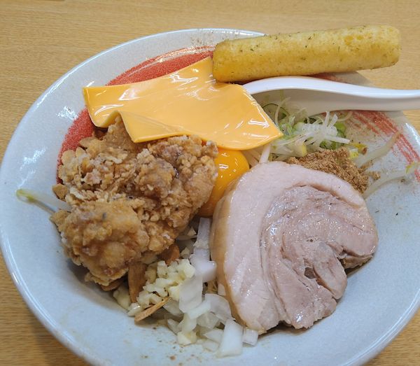 「まぜそば（小）￥850＋チーズ￥50＝￥900」@らーめん藤ろうの写真