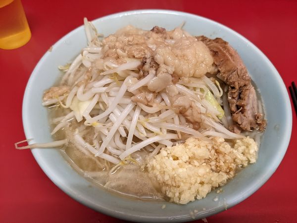 「小ラーメン750円　麺半分全マシ」@ラーメン二郎 新宿歌舞伎町店の写真