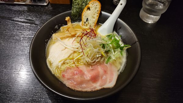 「濃厚鶏白湯醤油870円」@上気元 いただきの写真