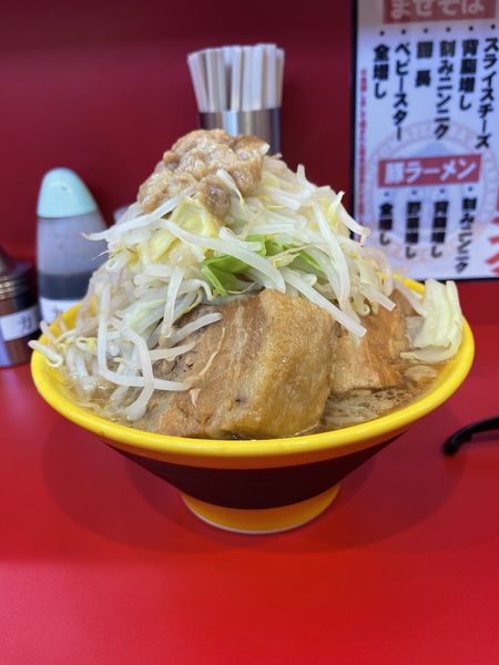 「豚ラーメン（小）小豚1枚。野菜増し850円」@ブタゴリラの写真