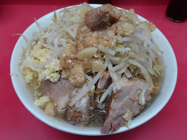「小ラーメン（790円）＋豚増し券　ヤサイニンニクアブラ」@ラーメン二郎 小岩店の写真