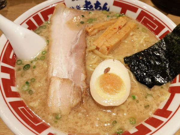 「東京豚骨ラーメン(大盛無料)(780)」@屯ちん 川崎店の写真