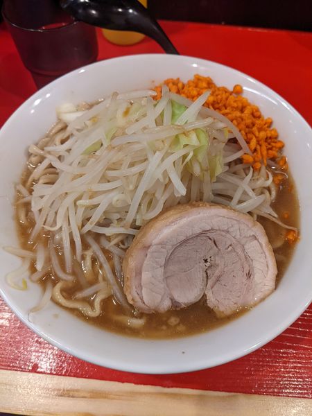「ラーメン小(野菜少なめ, 辛揚げ)」@ラーメン鷹の目 北千住店の写真
