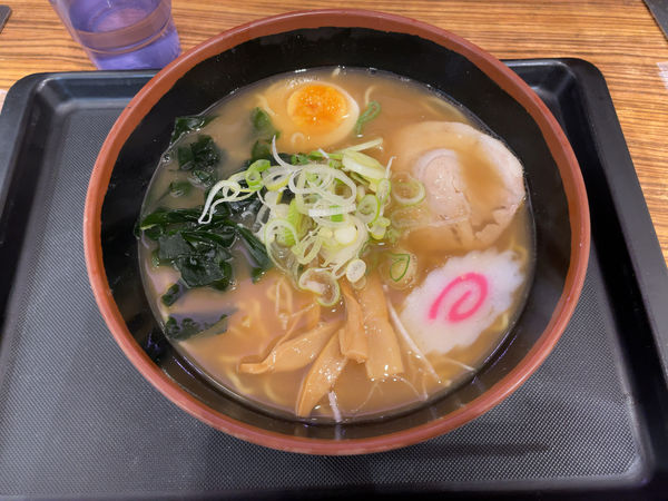 「煮干しラーメン」@名代 富士そば 新小岩南口店の写真