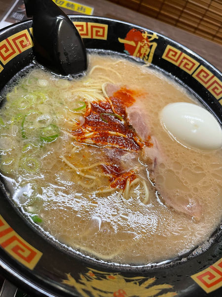 「ラーメン、半熟塩たまご、替玉」@一蘭 太宰府店の写真