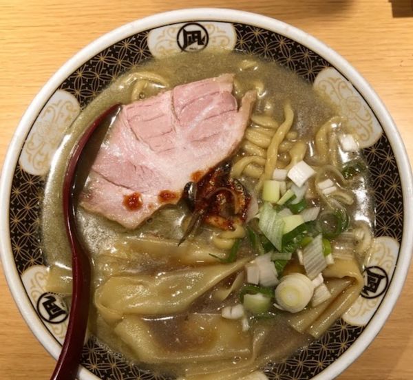 「すごい煮干しラーメン」@すごい煮干ラーメン凪 新宿ゴールデン街店 本館の写真
