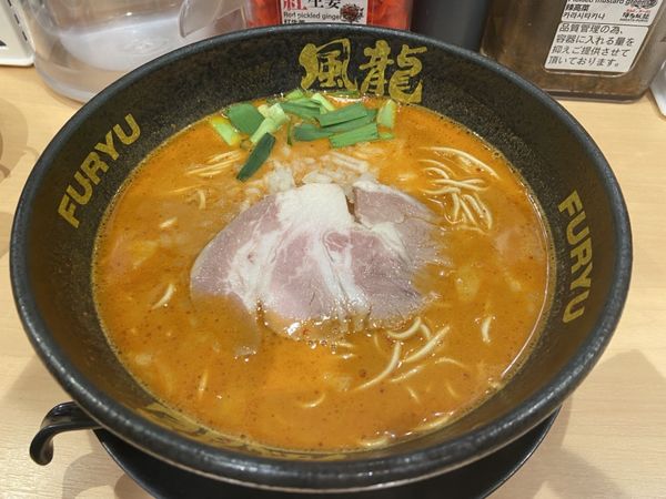 「辛ラーメン　きくらげ」@とんこつラーメン博多風龍 秋葉原総本店の写真