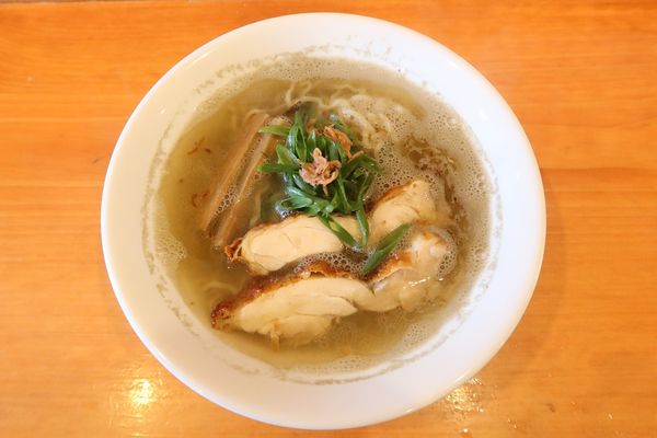 「奥美濃古地鶏煮干し潮ラーメン￥８００」@ラーメン鳥好の写真