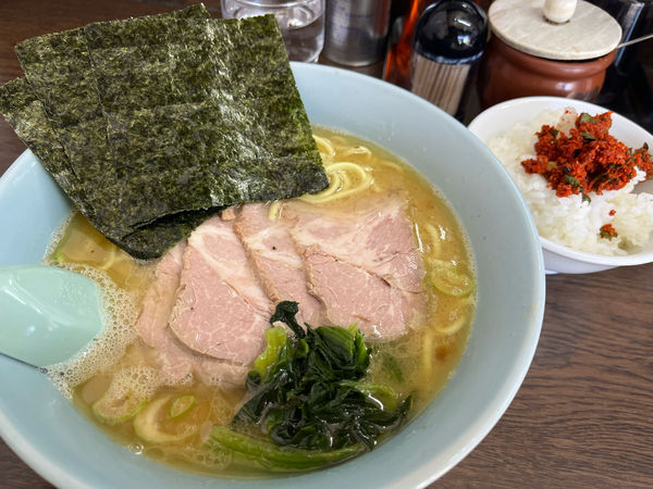 「チャーシューメン ¥900 ライス（小）¥100」@とんぱた亭 片倉町店の写真