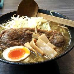 にんにく煮干しラーメン大盛(1010円)