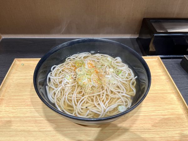 「かけそば(うどん出汁) 290円」@小諸そば 浜町店の写真
