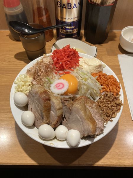 「まぜそば（大）、豚増し（２枚）、紅生姜、生卵、うずら卵」@麺屋 神工の写真