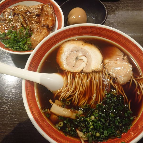 「支那そば790円、味玉120円、焼肉丼360円」@麺創房 一凛の写真
